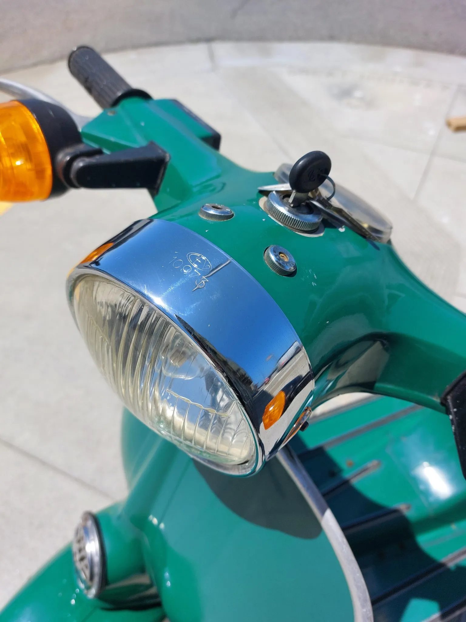 Vespa 100 image
