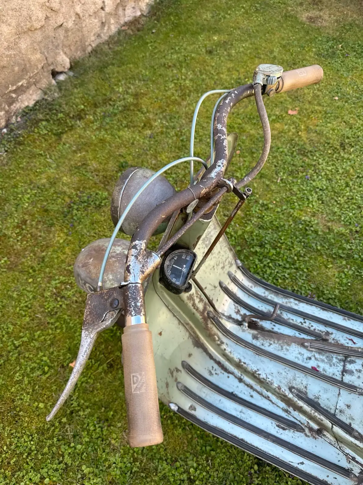 Vespa Douglas Rod Model image