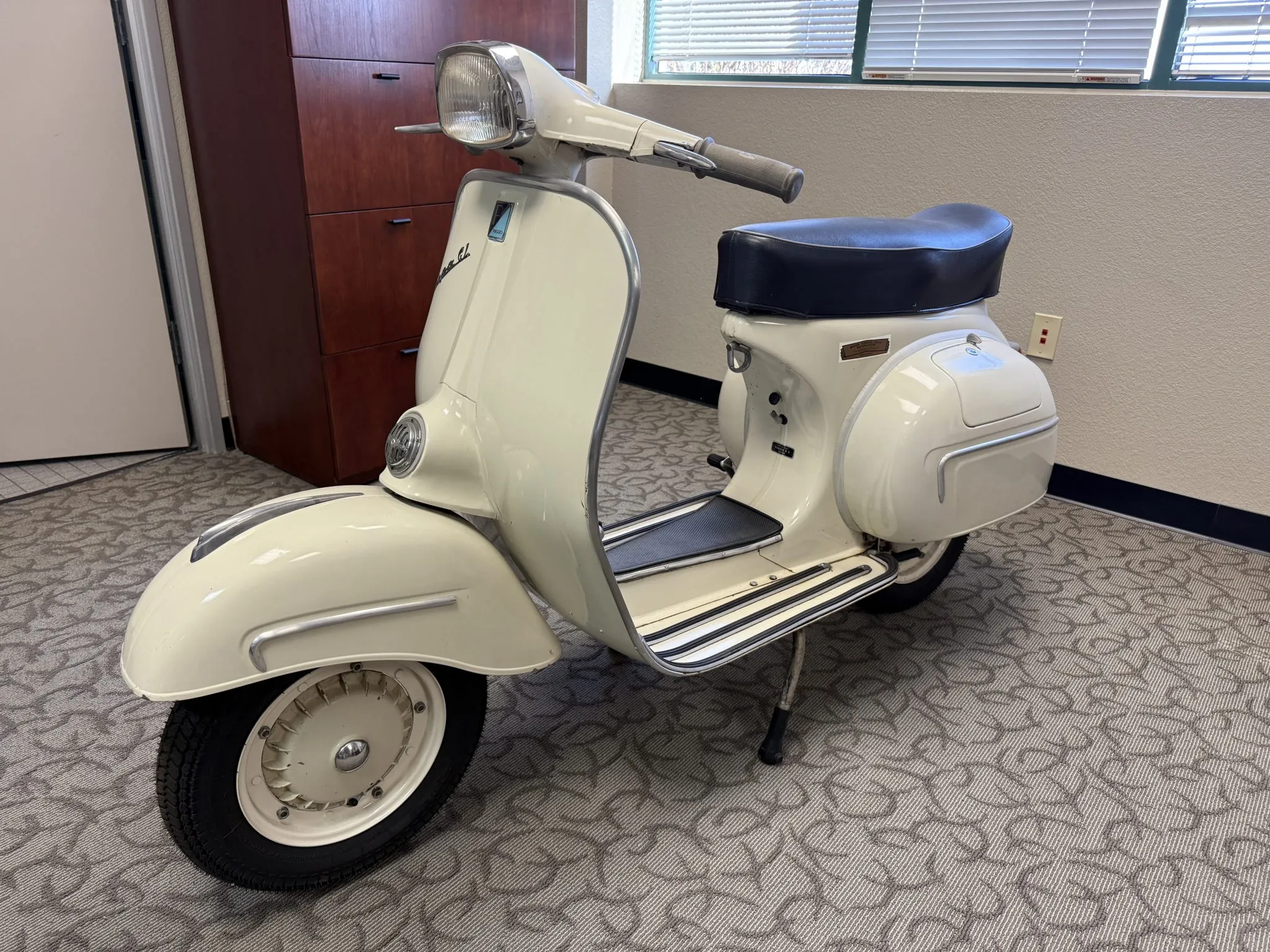 Vespa 150 GL image