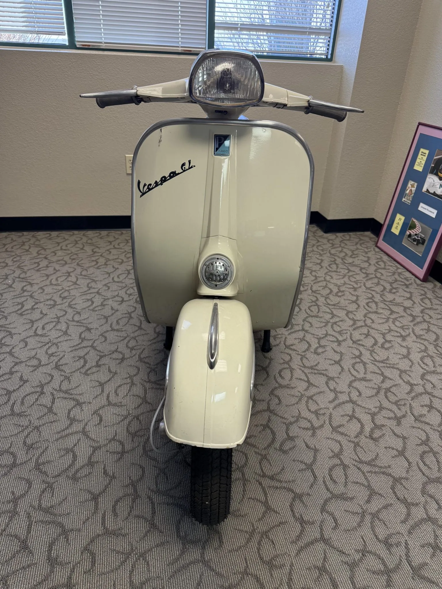 Vespa 150 GL image