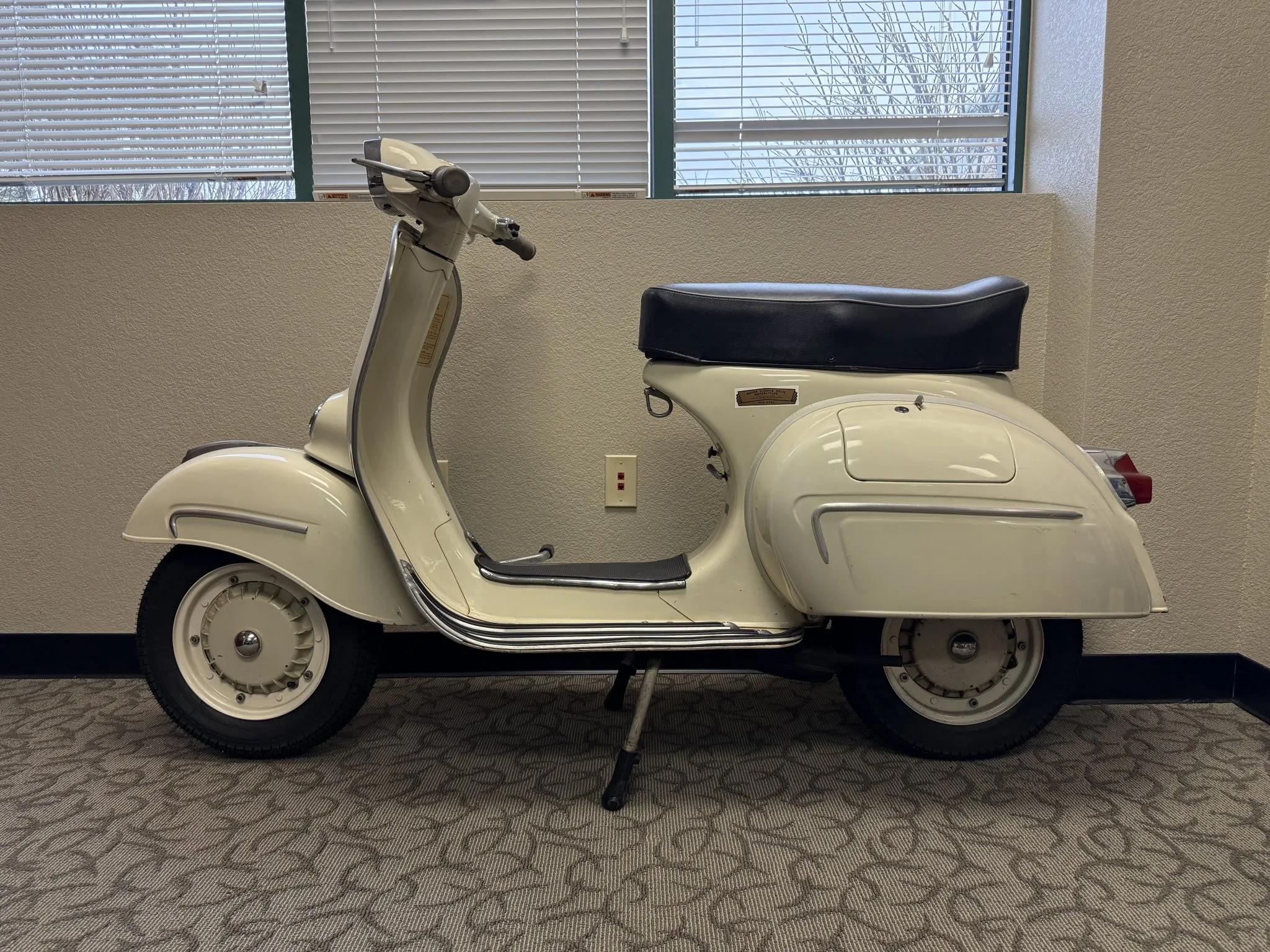 Vespa 150 GL image