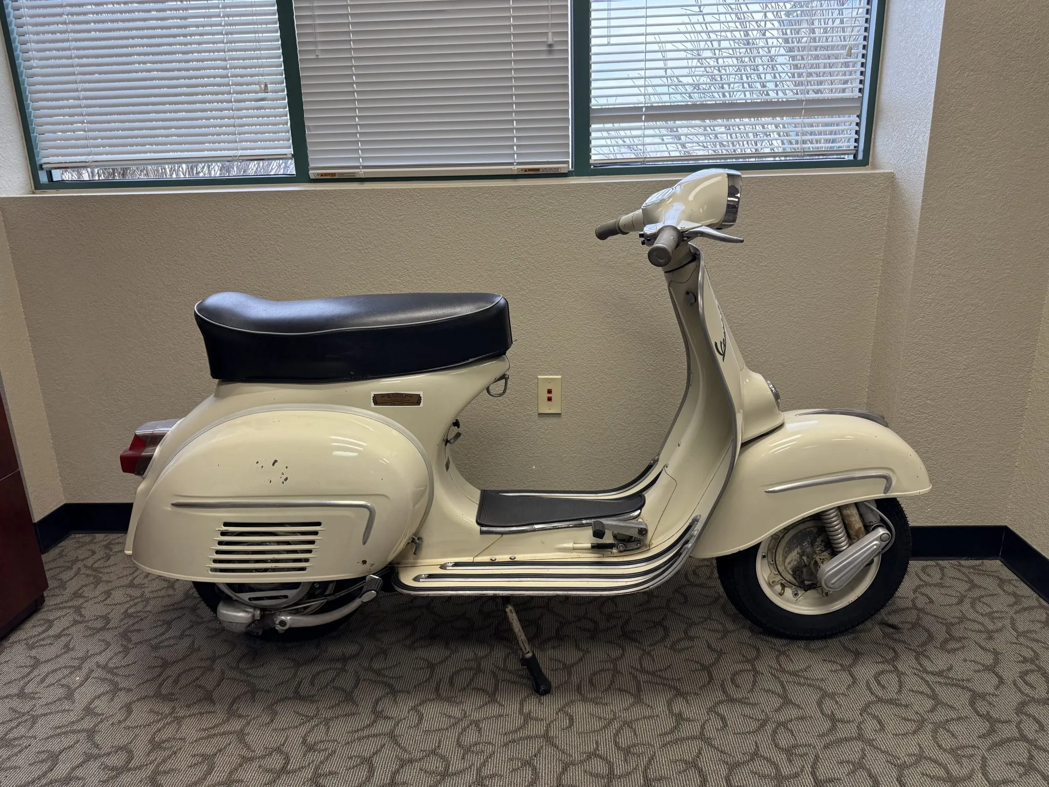 Vespa 150 GL image