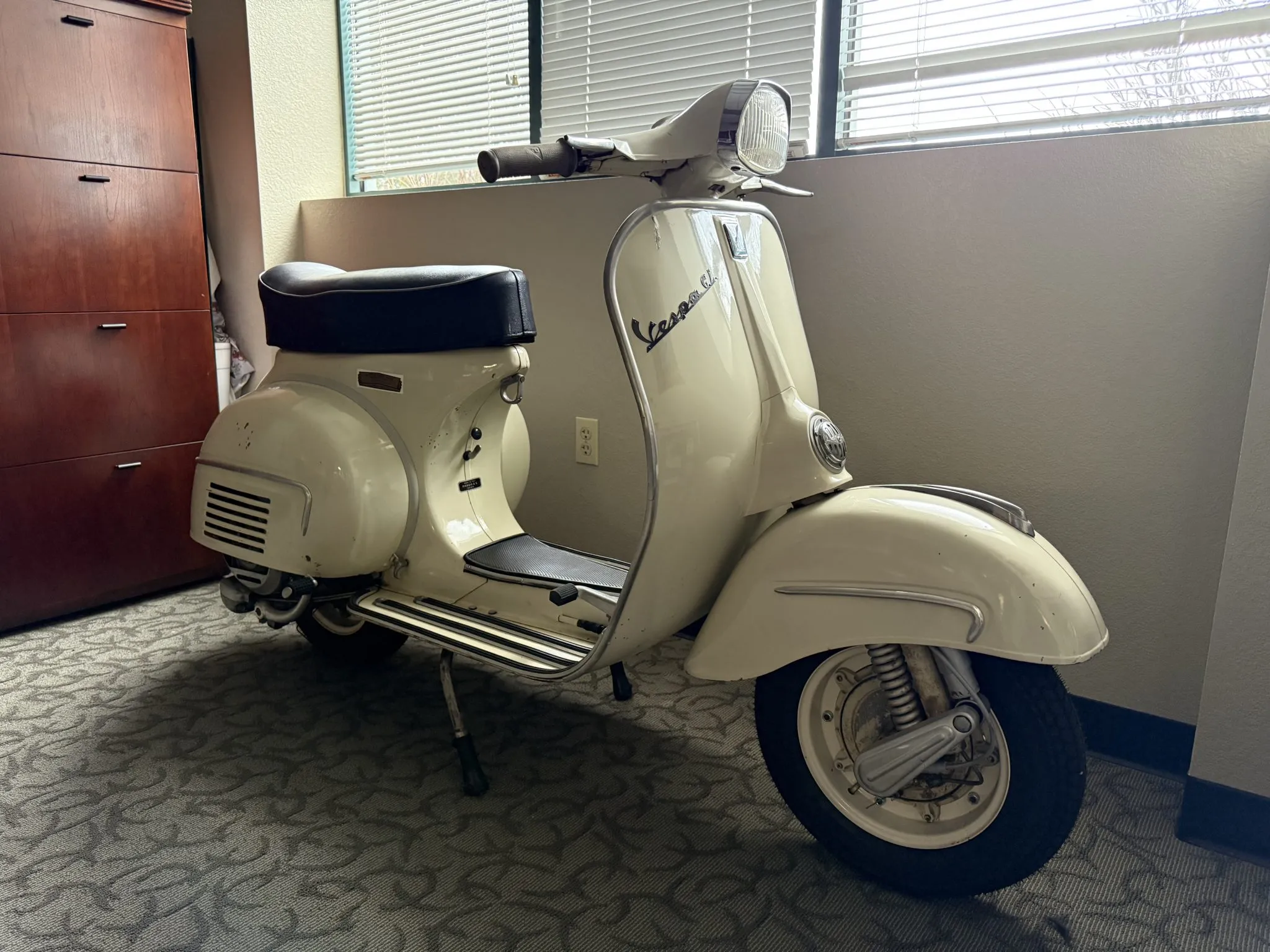 Vespa 150 GL image
