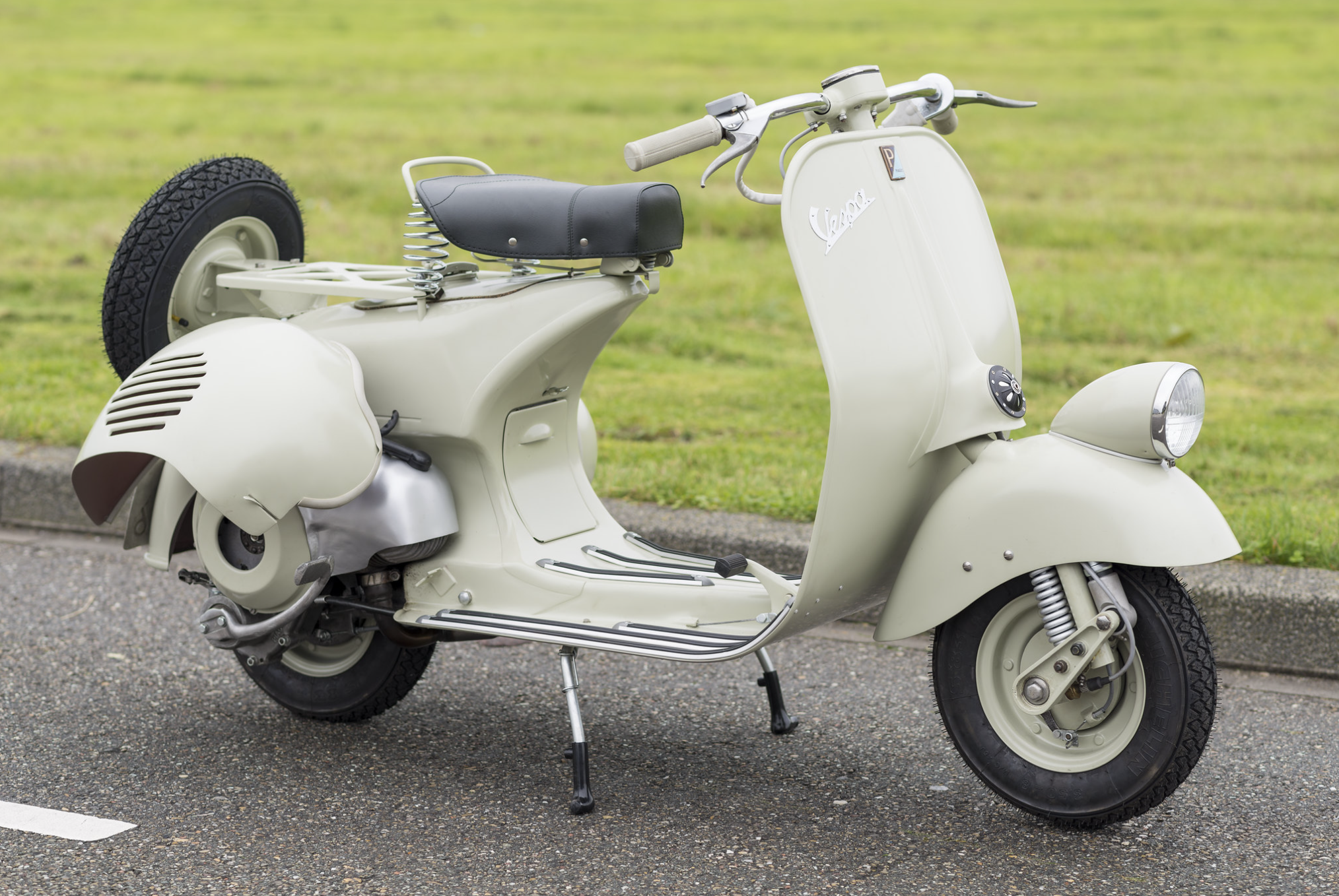 Vespa 125 image