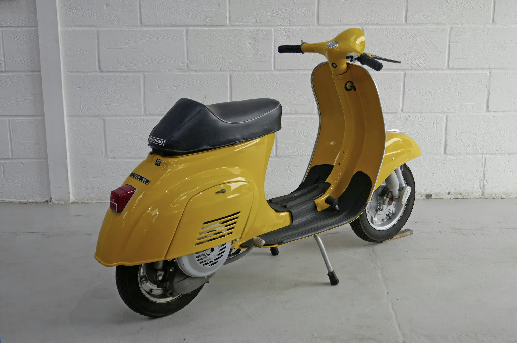 Vespa 50 R image