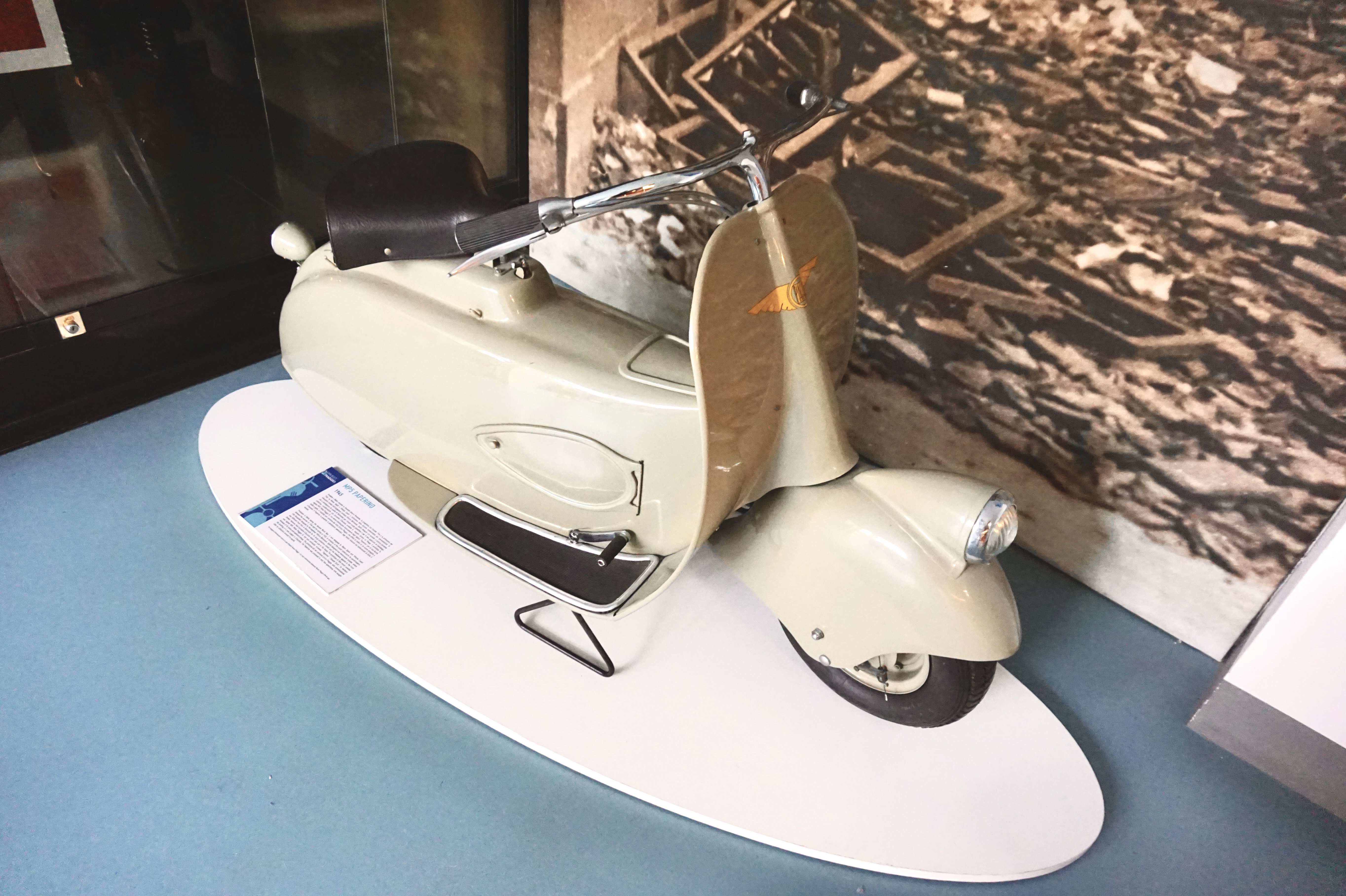 Vespa MP5 Paperino